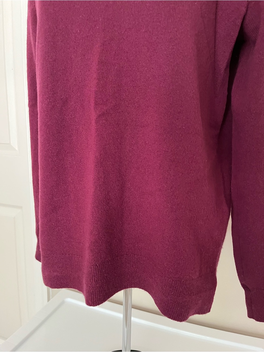 Boden Cashmere Classic Crewneck Sweater Burgundy Berry color size small - Picture 3 of 6